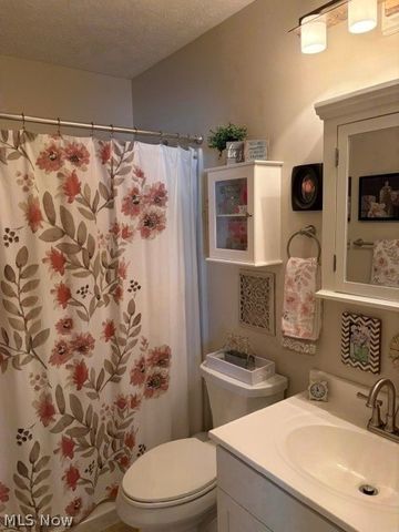1237 A Somerset Drive, Salem, OH 44460