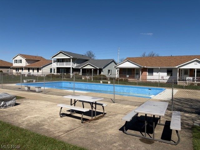 1237 A Somerset Drive, Salem, OH 44460