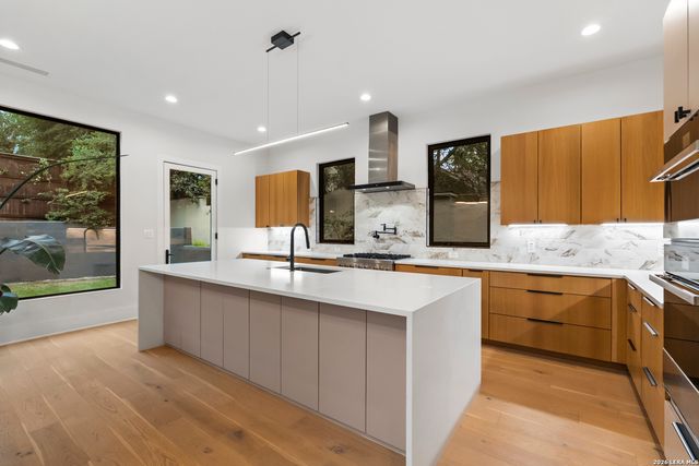 119 Grant Ave, Alamo Heights, TX 78209