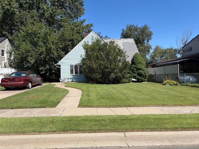 23 Saddler Lane, Levittown, NY 11756