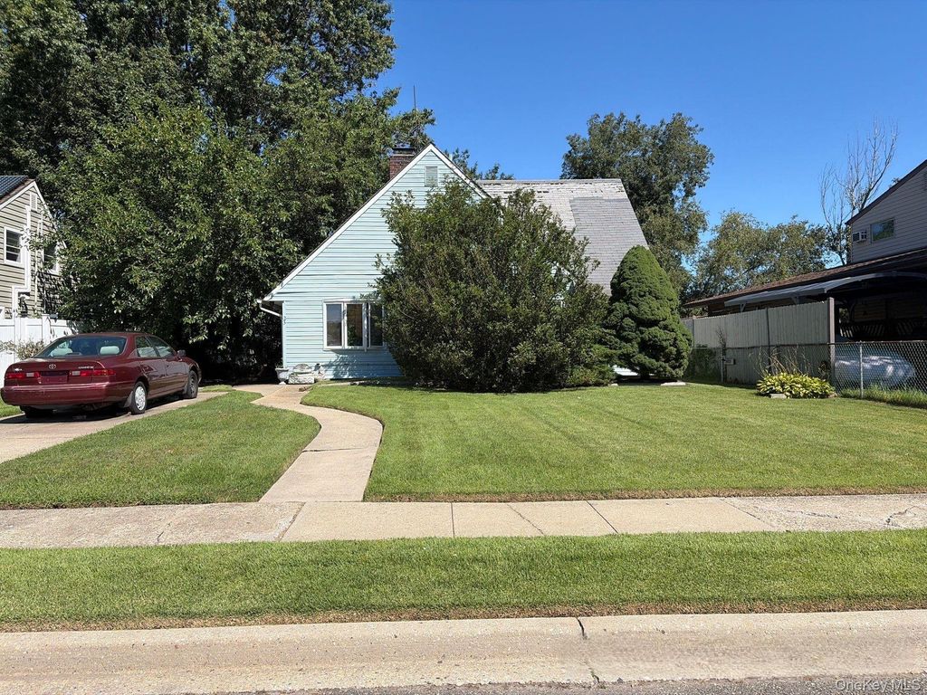 23 Saddler Lane, Levittown, NY 11756 — photo 2