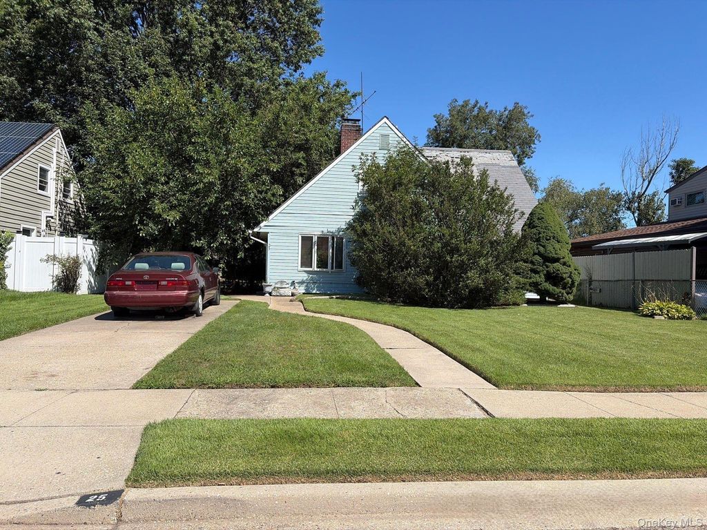 23 Saddler Lane, Levittown, NY 11756 — photo 3