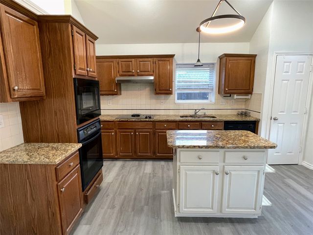 207 Clearcrest Drive, Allen, TX 75002