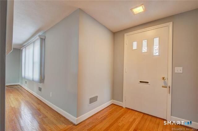 104 Clinton Street, Glastonbury, CT 06033