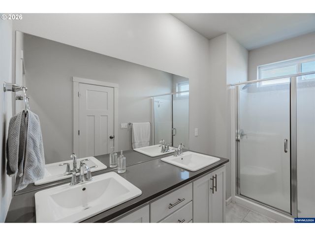 210 WALNUT St, Mt Angel, OR 97362