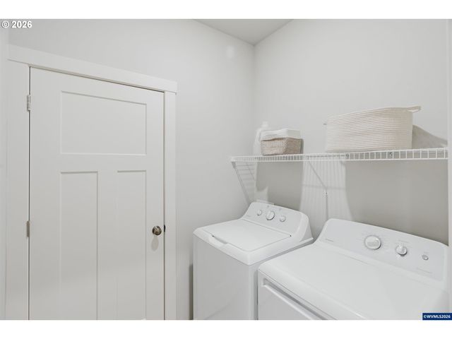 210 WALNUT St, Mt Angel, OR 97362