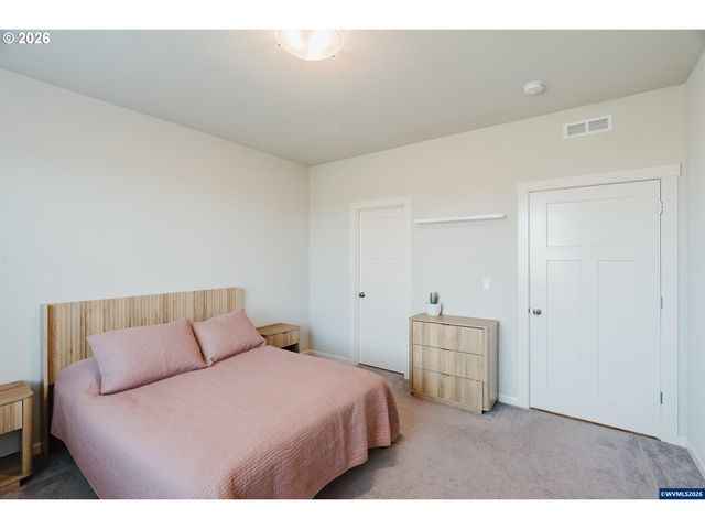 210 WALNUT St, Mt Angel, OR 97362