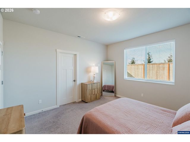 210 WALNUT St, Mt Angel, OR 97362