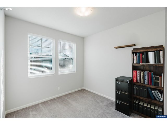 210 WALNUT St, Mt Angel, OR 97362