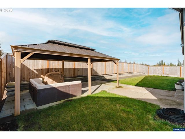 210 WALNUT St, Mt Angel, OR 97362