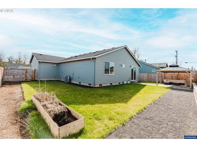210 WALNUT St, Mt Angel, OR 97362