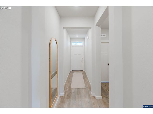 210 WALNUT St, Mt Angel, OR 97362