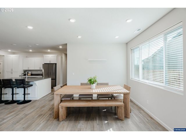 210 WALNUT St, Mt Angel, OR 97362