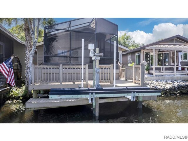 5184 S Riverview Circle, Homosassa, FL 34448