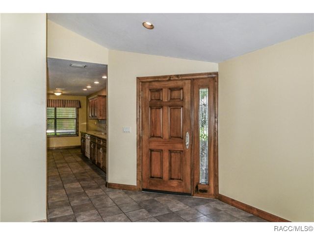 5184 S Riverview Circle, Homosassa, FL 34448