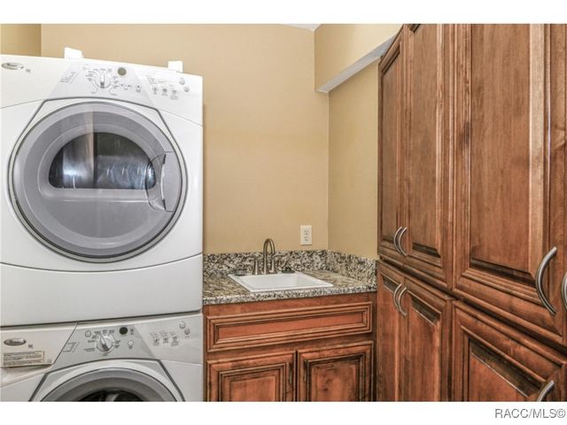 5184 S Riverview Circle, Homosassa, FL 34448