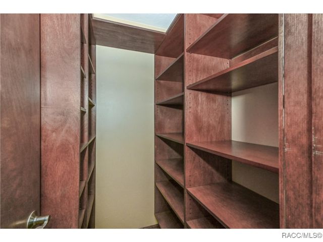 5184 S Riverview Circle, Homosassa, FL 34448