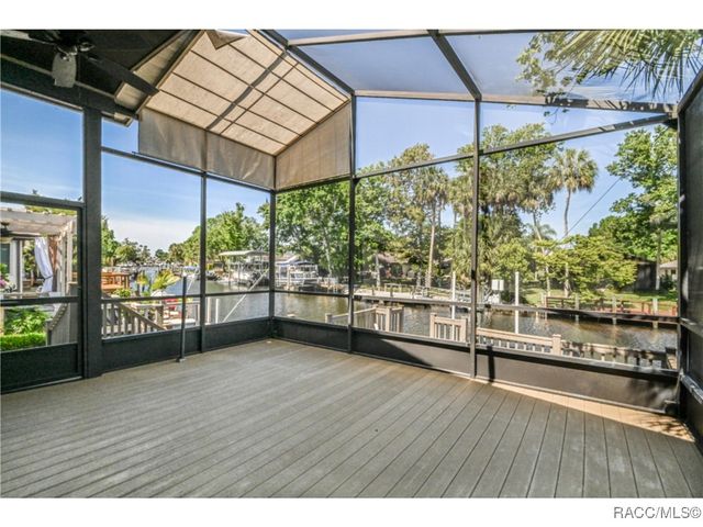 5184 S Riverview Circle, Homosassa, FL 34448