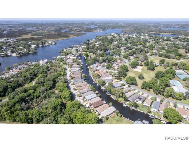 5184 S Riverview Circle, Homosassa, FL 34448