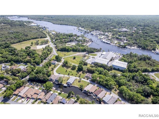 5184 S Riverview Circle, Homosassa, FL 34448
