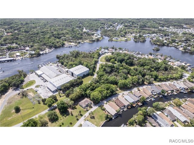 5184 S Riverview Circle, Homosassa, FL 34448