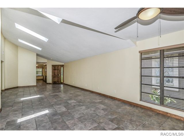 5184 S Riverview Circle, Homosassa, FL 34448