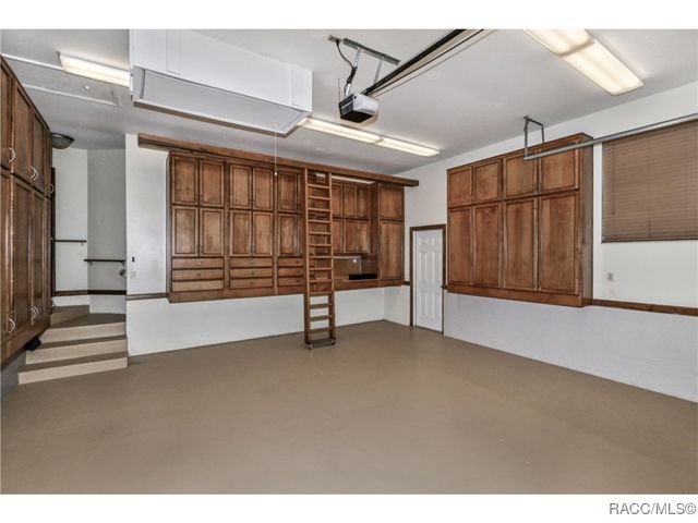 5184 S Riverview Circle, Homosassa, FL 34448