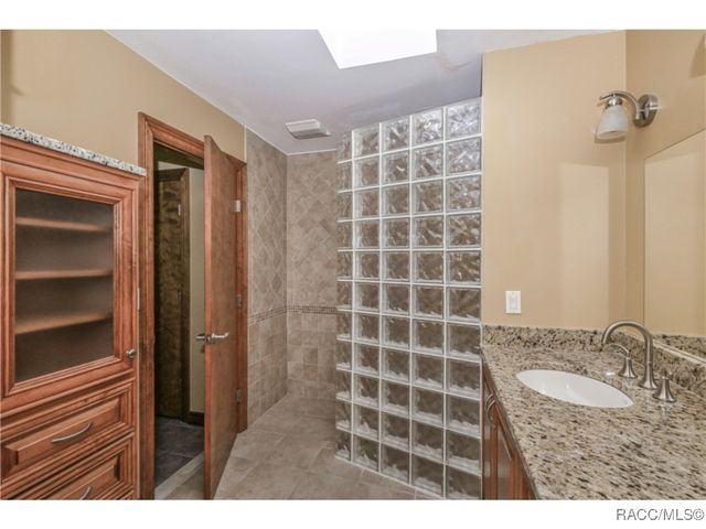 5184 S Riverview Circle, Homosassa, FL 34448