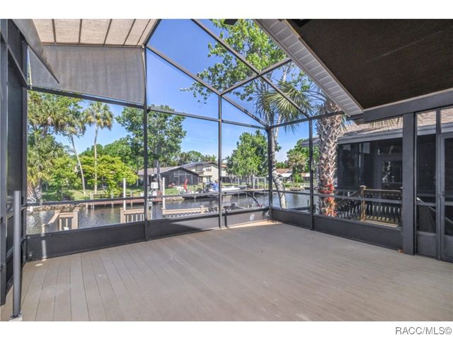 5184 S Riverview Circle, Homosassa, FL 34448