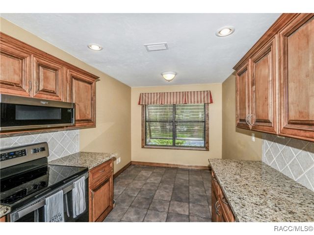 5184 S Riverview Circle, Homosassa, FL 34448