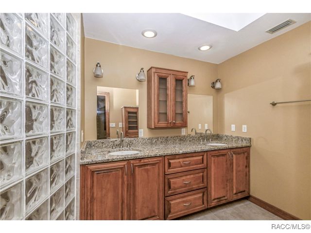 5184 S Riverview Circle, Homosassa, FL 34448