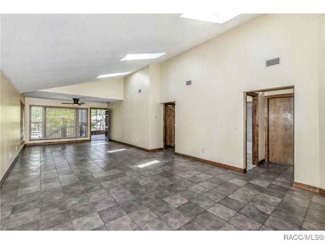 5184 S Riverview Circle, Homosassa, FL 34448