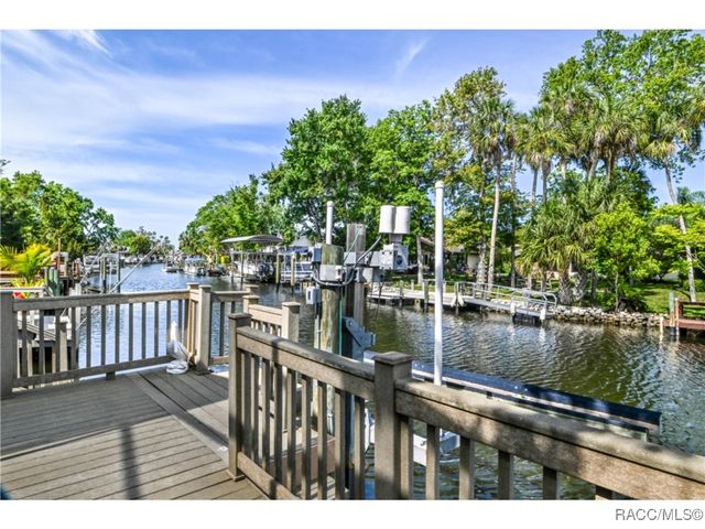 5184 S Riverview Circle, Homosassa, FL 34448