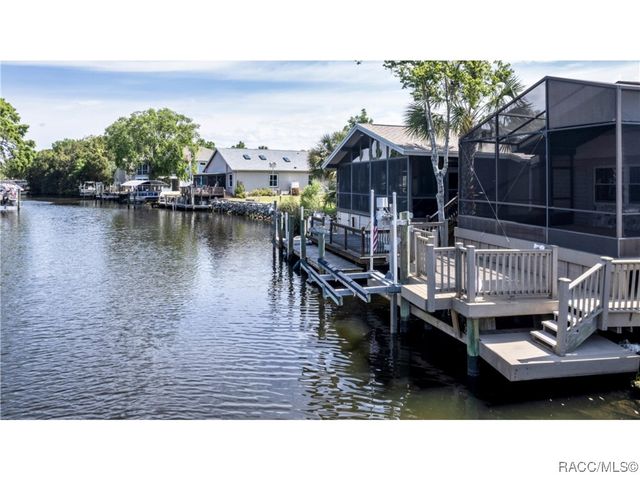 5184 S Riverview Circle, Homosassa, FL 34448