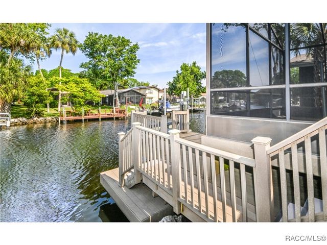 5184 S Riverview Circle, Homosassa, FL 34448