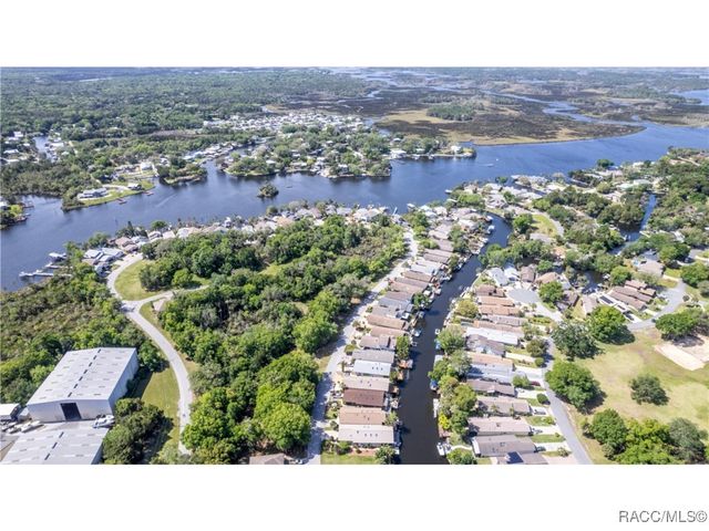5184 S Riverview Circle, Homosassa, FL 34448