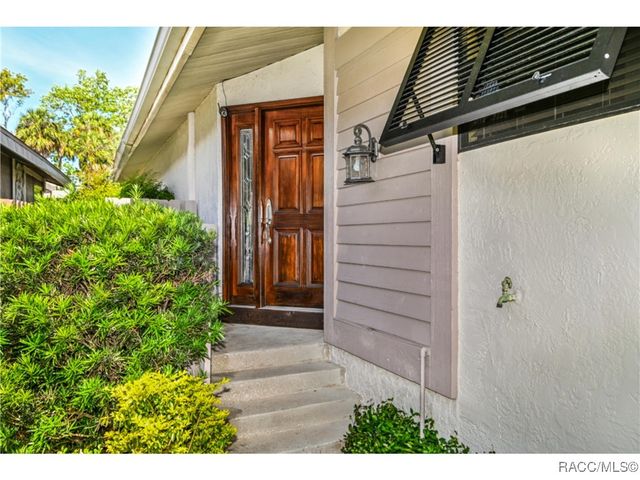 5184 S Riverview Circle, Homosassa, FL 34448