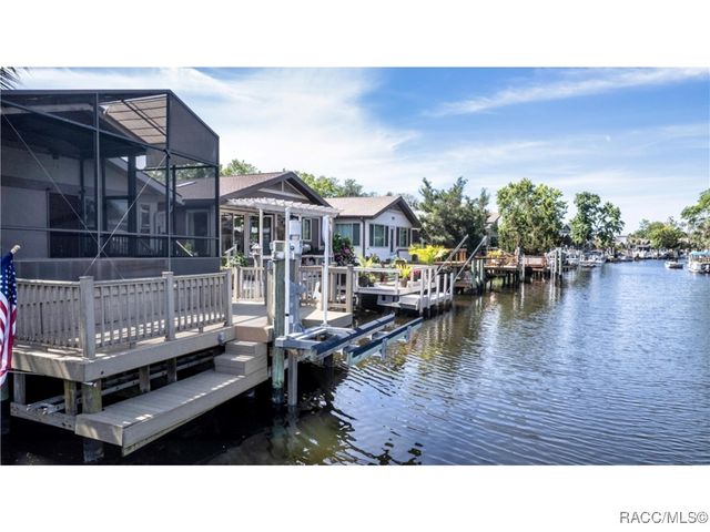 5184 S Riverview Circle, Homosassa, FL 34448