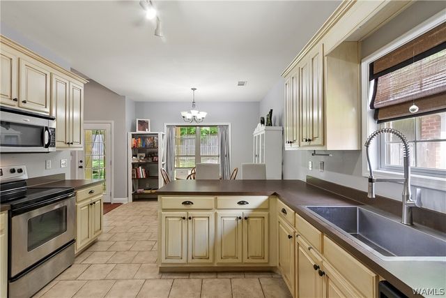 5515 Moores Bridge, Northport, AL 35473
