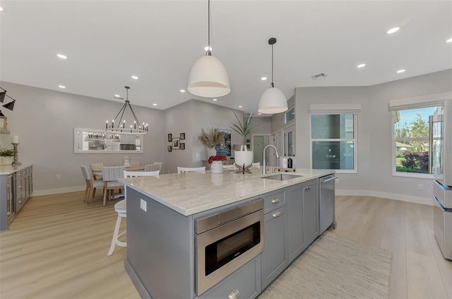 561 FALLBROOK DRIVE, Venice, FL 34292