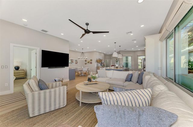 561 FALLBROOK DRIVE, Venice, FL 34292