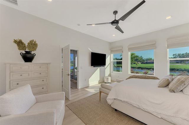 561 FALLBROOK DRIVE, Venice, FL 34292