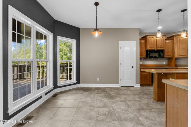 7908 Princess Wood Ct, Louisville, KY 40214