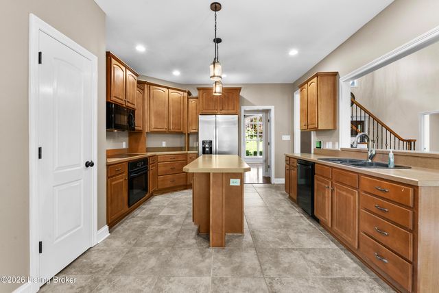 7908 Princess Wood Ct, Louisville, KY 40214