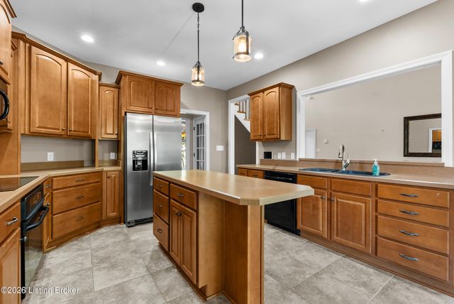 7908 Princess Wood Ct, Louisville, KY 40214