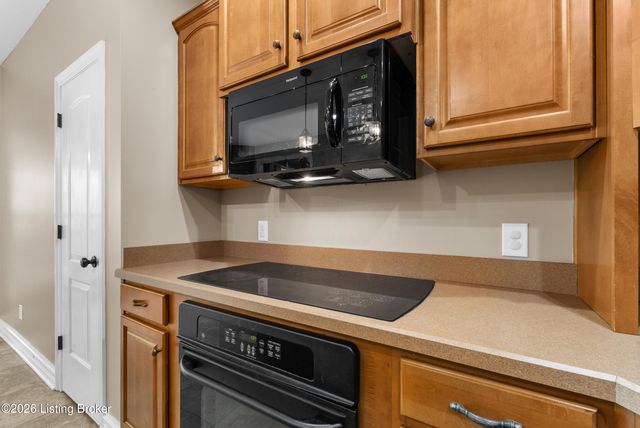 7908 Princess Wood Ct, Louisville, KY 40214