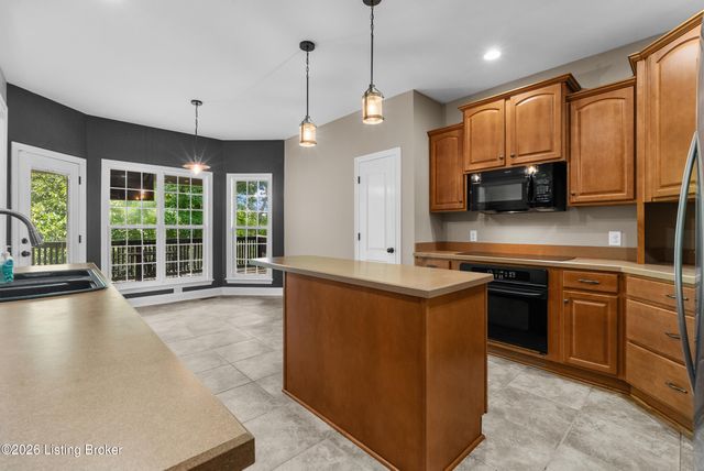 7908 Princess Wood Ct, Louisville, KY 40214