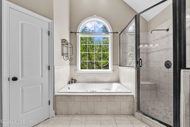 7908 Princess Wood Ct, Louisville, KY 40214