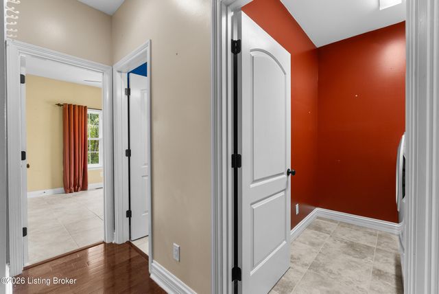 7908 Princess Wood Ct, Louisville, KY 40214