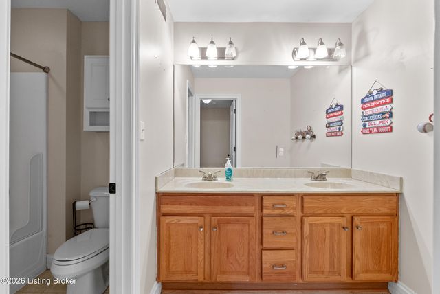 7908 Princess Wood Ct, Louisville, KY 40214